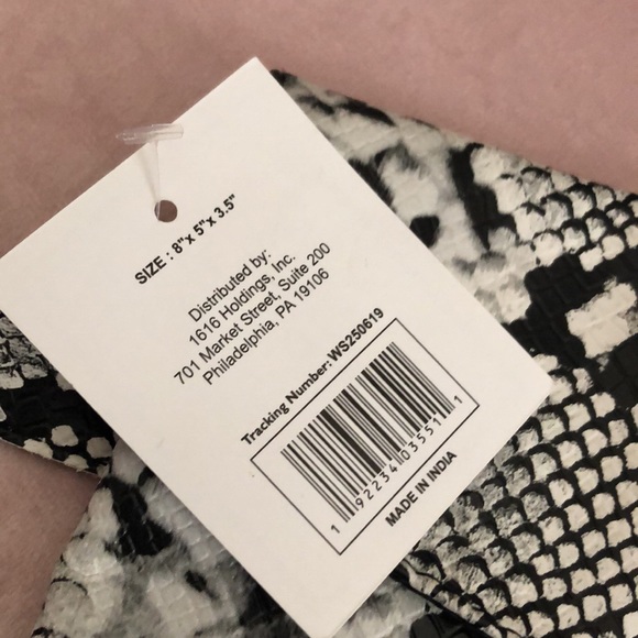 # 29 So Cute Snake Print Fannypac - Picture 5 of 5